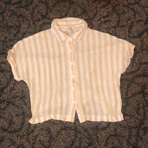 This is a very cute vintage shirt☺️